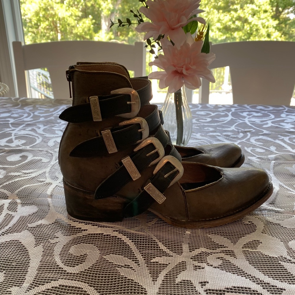 Freebird Scarlett Size 9